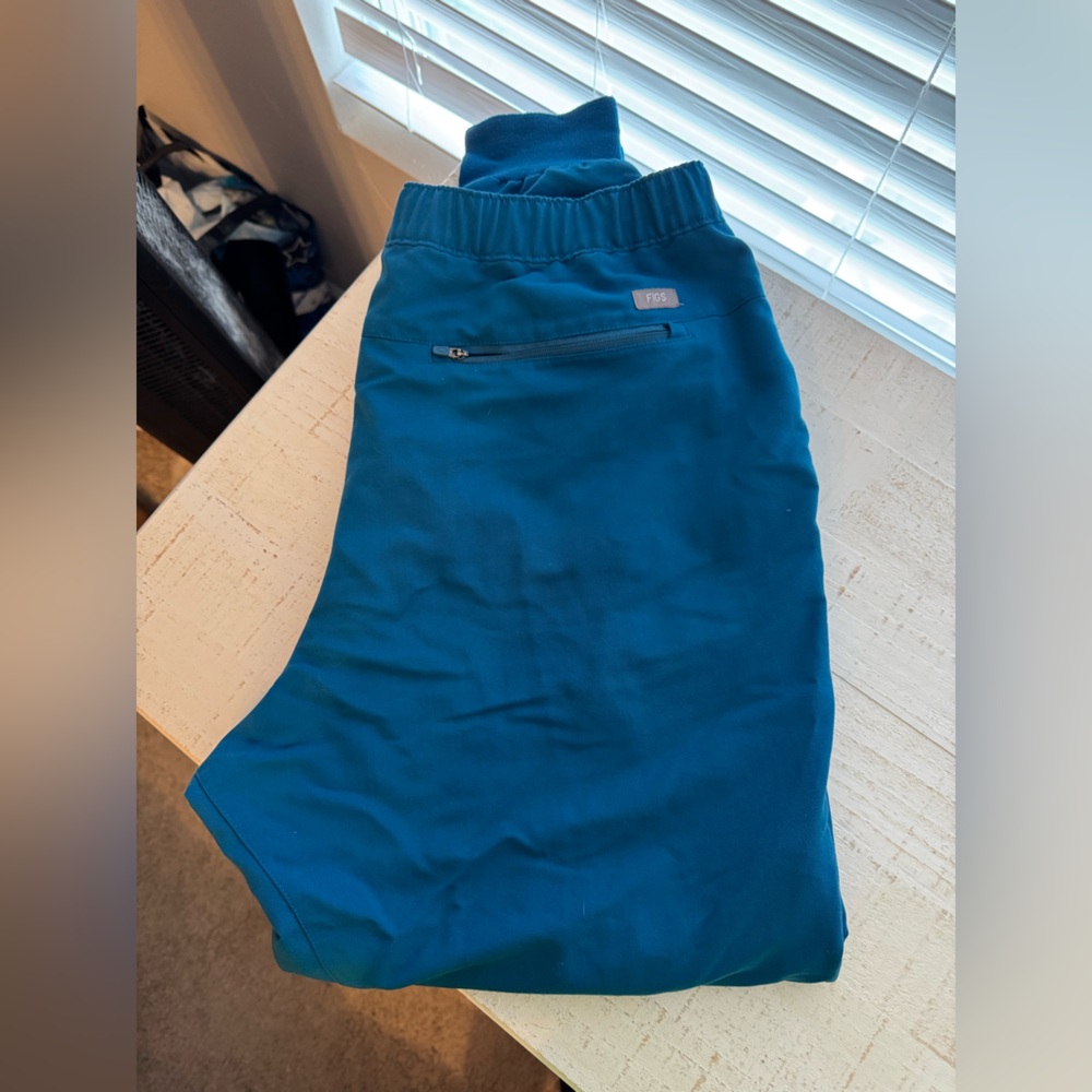 Mens large figs carribean blue scrub joggers